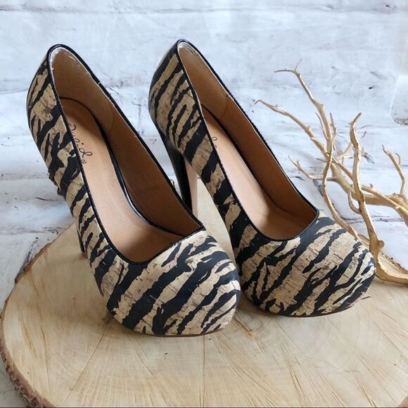 Qupid Zebra Print Cork Textured high pumps 6.5 - Picture 2 of 6